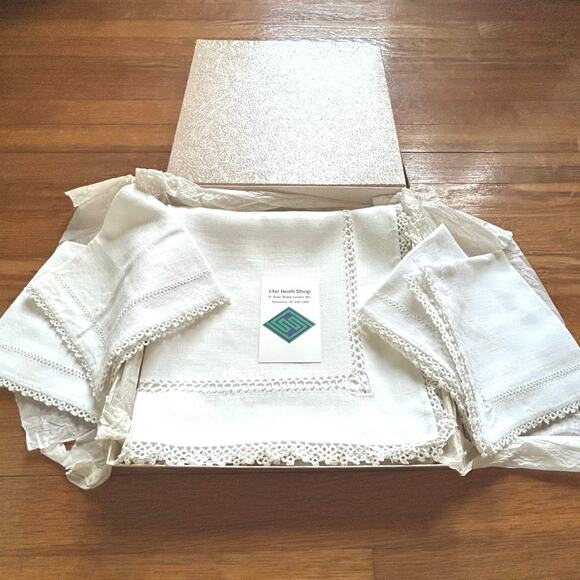 Vintage Irish Linen Tablecloth & Napkins with Crochet Lace Border - Picture 14 of 16